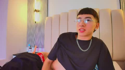 lian_cameron online show from May 9, 2026, 4:17 am