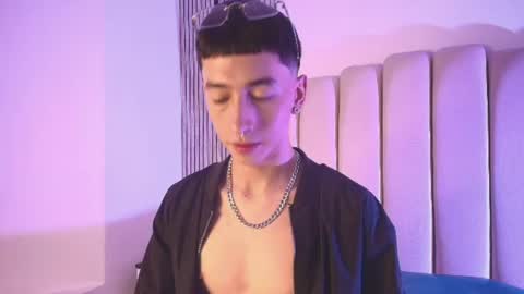 lian_cameron online show from June 16, 2026, 3:31 am