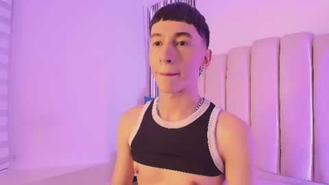 lian_cameron online show from June 22, 2026, 3:36 am