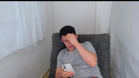 lian_eathan online show from February 3, 2026, 2:53 am