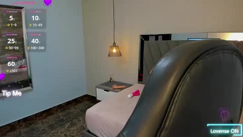LIANE online show from January 18, 2025, 7:37 pm