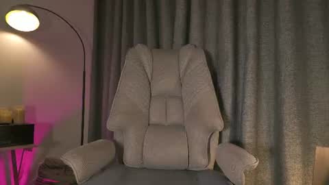 lianewhite online show from June 15, 2026, 2:36 am