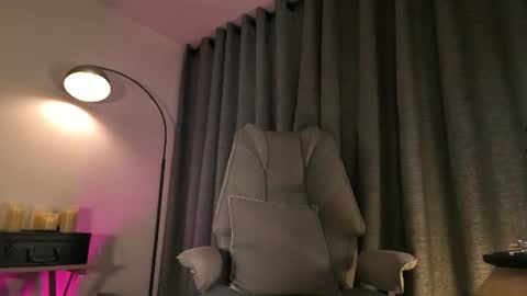 lianewhite online show from June 16, 2026, 2:03 am