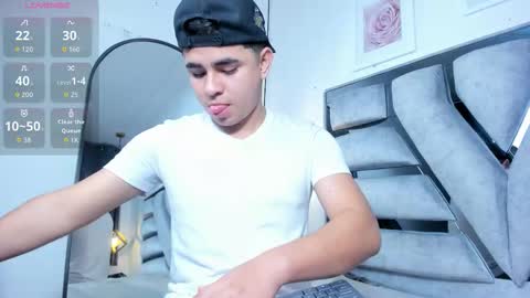 lianfox_ online show from February 4, 2026, 12:33 pm