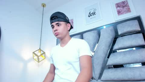 lianfox_ online show from April 7, 2026, 12:27 pm