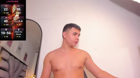 lianfox_ online show from May 5, 2026, 12:35 pm