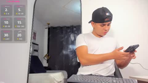 lianfox_ online show from June 13, 2026, 12:25 pm
