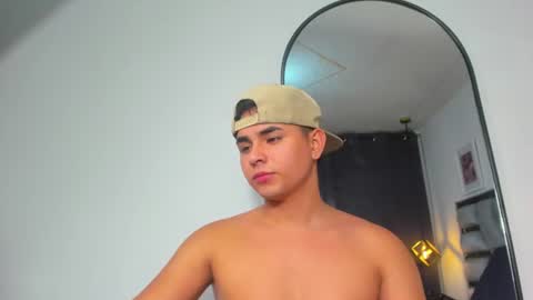 lianfox_ online show from June 15, 2026, 1:35 pm