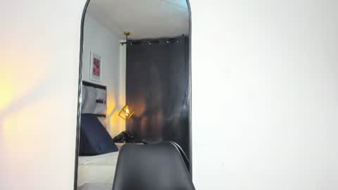 lianfox_ online show from June 30, 2026, 1:23 pm