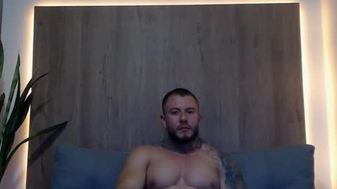 lianjones9 online show from February 10, 2025, 9:58 pm