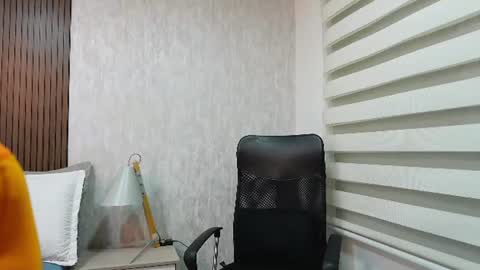 lianjones9 online show from June 21, 2026, 5:04 pm