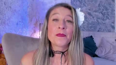 Lian online show from November 11, 2025, 7:47 pm