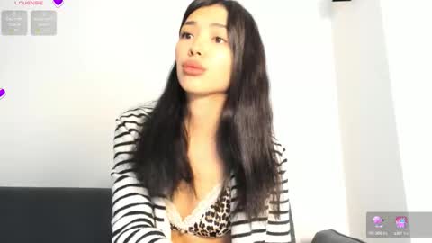 Lian online show from September 19, 2025, 6:37 am