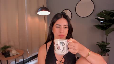 Lia online show from December 17, 2024, 1:27 pm