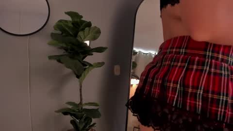 Lia online show from March 4, 2025, 5:45 pm