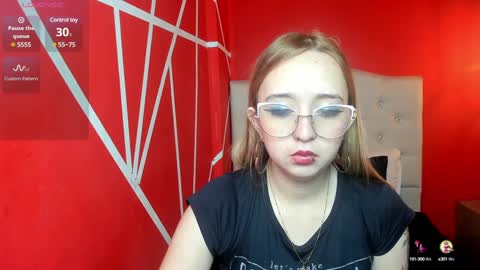 Snapshot of liaroberts1 chatting on December 18, 2024, 12:07 pm Lia Roberts online show from December 18, 2024, 12:07 pm