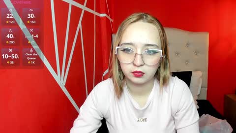 Snapshot of liaroberts1 chatting on December 19, 2024, 12:23 pm Lia Roberts online show from December 19, 2024, 12:23 pm