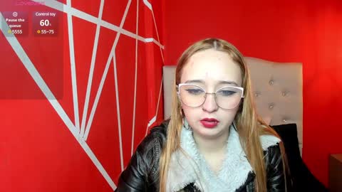 Snapshot of liaroberts1 chatting on December 21, 2024, 11:33 am Lia Roberts online show from December 21, 2024, 11:33 am