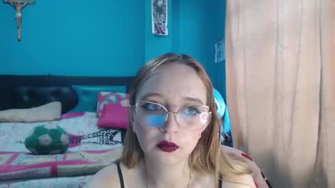 Snapshot of liaroberts1 chatting on February 15, 2025, 12:01 pm Lia Roberts online show from February 15, 2025, 12:01 pm