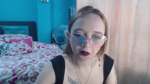 Snapshot of liaroberts1 chatting on February 22, 2025, 12:08 pm Lia Roberts online show from February 22, 2025, 12:08 pm