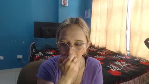Snapshot of liaroberts1 chatting on October 10, 2025, 12:04 pm Lia Roberts online show from October 10, 2025, 12:04 pm