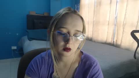 Snapshot of liaroberts1 chatting on October 22, 2025, 11:54 am Lia Roberts online show from October 22, 2025, 11:54 am