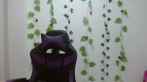 Lia Roberts online show from May 7, 2026, 3:34 am
