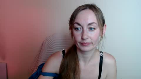Lia online show from June 28, 2026, 12:33 pm
