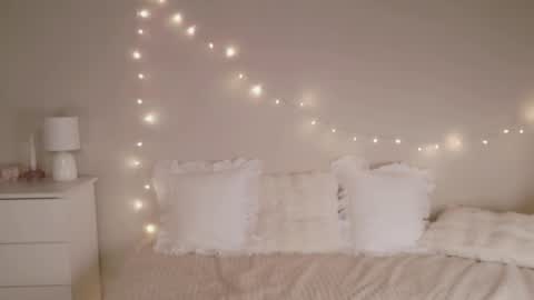 Lia online show from February 16, 2026, 6:04 pm