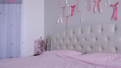 Lia online show from March 13, 2026, 4:19 am