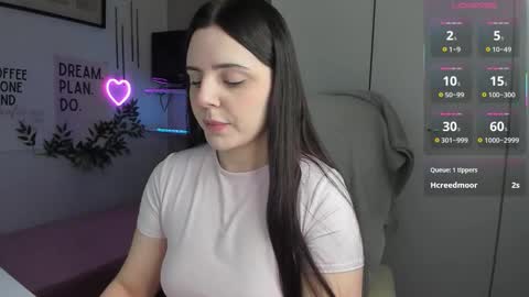 Lia online show from December 20, 2025, 7:59 am