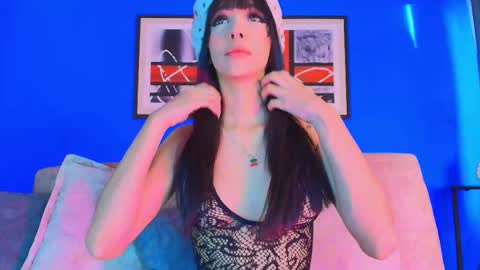 Valentina Hall online show from December 3, 2025, 11:41 am