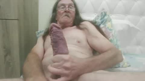 lickittostickit online show from January 3, 2025, 4:44 am