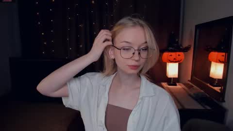 Ann online show from October 29, 2025, 7:37 pm