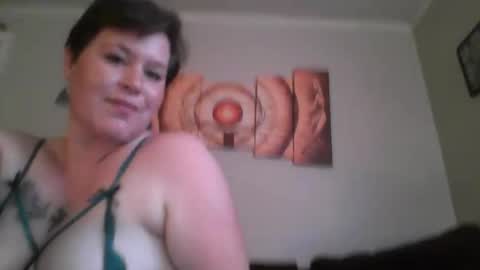 life_as_lindz online show from October 19, 2025, 5:35 pm