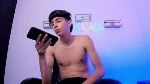 Snapshot of light_eyes_ chatting on May 8, 2026, 9:09 pm Jhonatan online show from May 8, 2026, 9:09 pm
