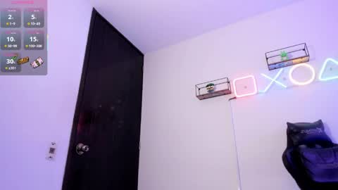 Snapshot of light_eyes_ chatting on May 9, 2026, 3:17 pm Jhonatan online show from May 9, 2026, 3:17 pm