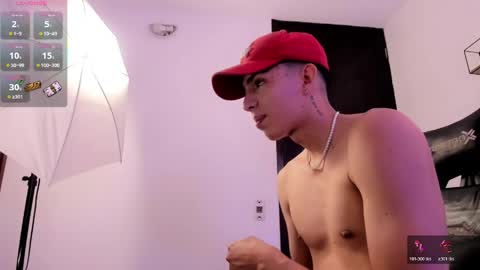 Snapshot of light_eyes_ chatting on May 11, 2026, 7:33 pm Jhonatan online show from May 11, 2026, 7:33 pm