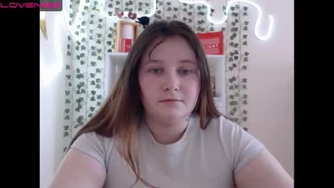 Snapshot of light_lunaa chatting on January 12, 2025, 6:39 am light_lunaa online show from January 12, 2025, 6:39 am