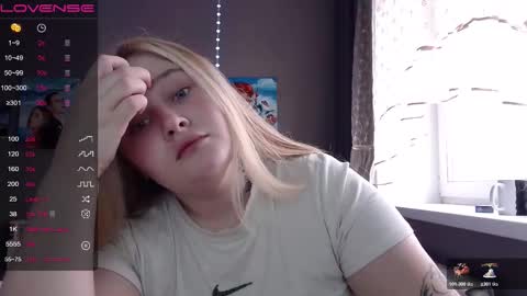light_lunaa online show from October 26, 2025, 7:14 am