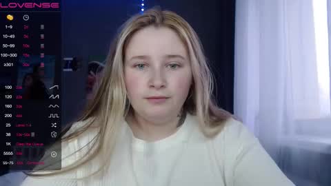light_lunaa online show from November 3, 2025, 10:05 am