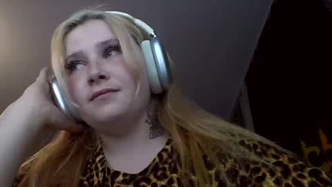 light_lunaa online show from July 16, 2026, 4:35 pm