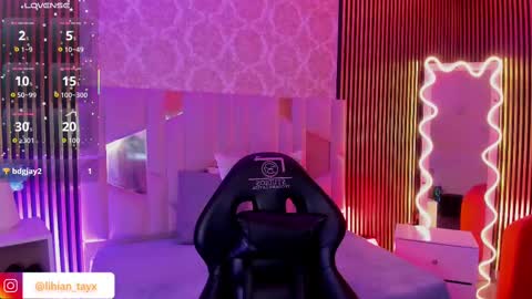 LIHIAN online show from October 31, 2025, 4:02 am