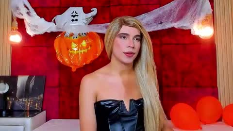 liiacollins online show from October 21, 2025, 8:20 pm
