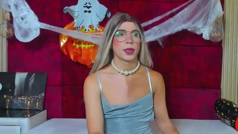 liiacollins online show from October 27, 2025, 7:51 pm