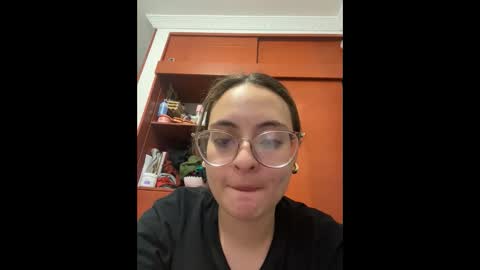 Snapshot of liilaaaa23 chatting on October 10, 2025, 10:31 pm liilaaaa23 online show from October 10, 2025, 10:31 pm