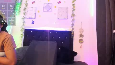 liilly_taylor1 online show from September 8, 2025, 11:04 pm