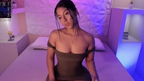 LiizJones online show from November 19, 2025, 4:18 pm