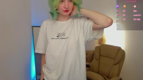 Snapshot of lika_sky chatting on May 18, 2026, 6:08 am lika_sky online show from May 18, 2026, 6:08 am