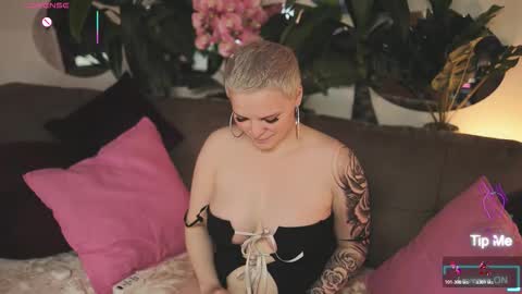 likaaberry online show from October 18, 2025, 5:43 am